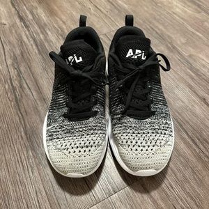 APL • size 8.5 • Women’s Tech Loom Pro •